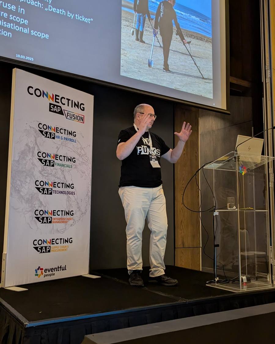 Sven Ringling speaking at an SAP conference