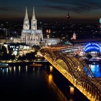 Köln bei Nacht mit Dom und Hohenzollernbrücke